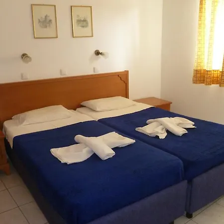 Costas & Chrysoula Aparthotel 3*