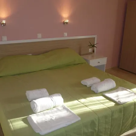 Costas & Chrysoula Aparthotel 3*