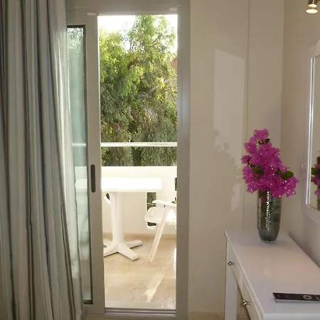Costas & Chrysoula Aparthotel Plakias
