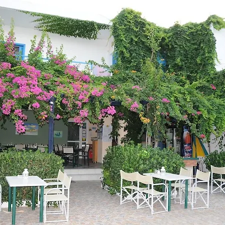 Costas & Chrysoula מלון דירות 3*